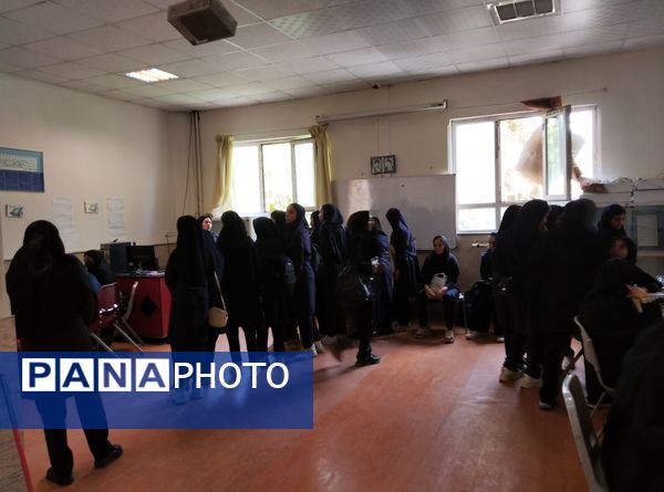 نمایشگاه هنرهای دستی هنرجویان هنرستان آفرینش منطقه رضویه 