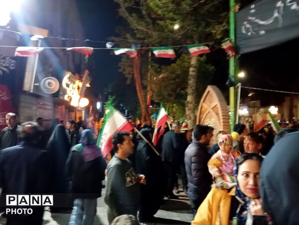 همدلی و هم صدایی مردم غیور نیشابور در اجتماعات شبانه