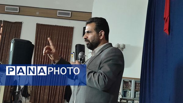 کلاس آموزش سواد رسانه در اعتکاف دانش‌آموزی سه روز در بهشت نیشابور