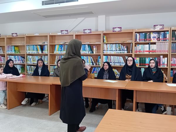 قرائت وصیت‌نامه امام خمینی(ره) در کتابخانه شهید بهشتی