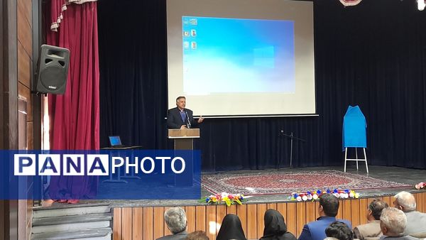 نشست صمیمانه اصحاب فرهنگ‌، هنر و رسانه شهرستان‌های اسلام آباد غرب و دالاهو 