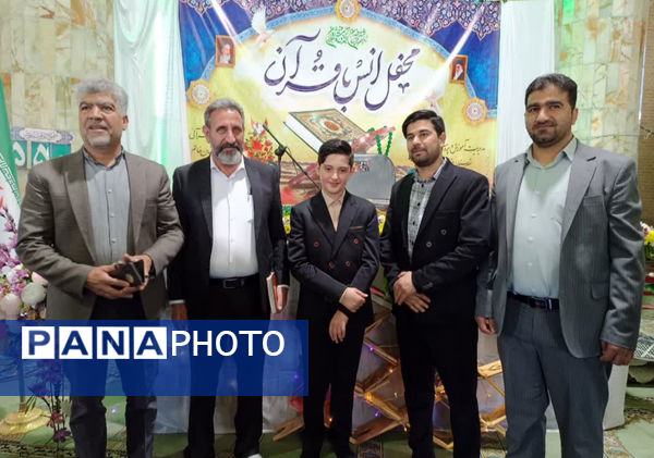  محفل انس با قرآن کریم در شهرستان خاتم 