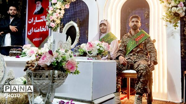 عقد یک زوج بسیجی در حاشیه تجمع؛ قاب متفاوتی از «حماسه حضور» در بناب