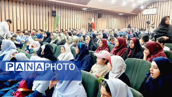 مراسم تجلیل از دانش‌آموزان ممتاز مدارس شاهد استان البرز