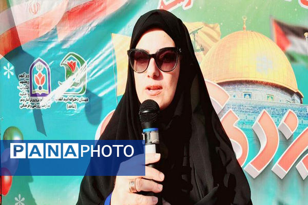 جشن روز دانش‌آموز در دبستان امید انقلاب بوشهر