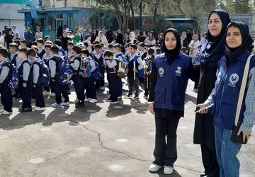 جشن روز اول مهر در دبستان ثارالله ناحیه دو شهرری 