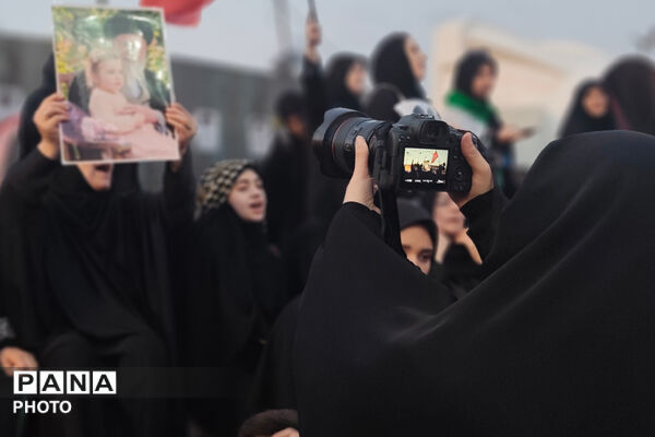 بدرقه حماسی امام شهید در قلب تهران