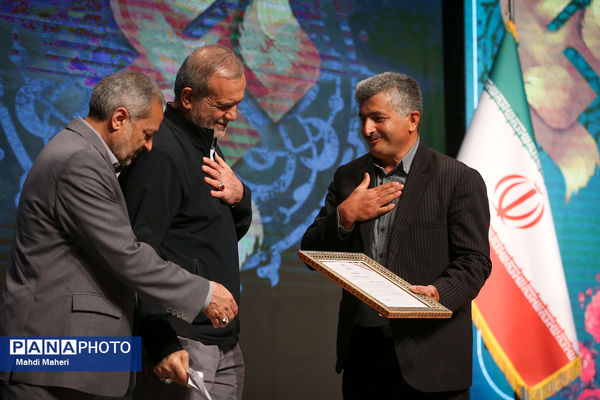 دیدار رییس‌جمهور با فرهنگیان و دانشجو معلمان