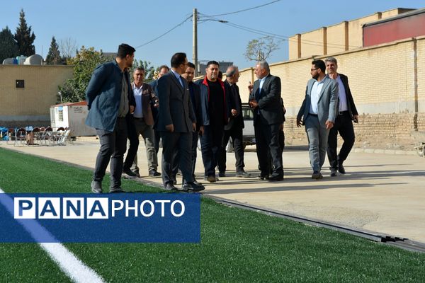 بازدید مدیران‌کل آموزش و پرورش و سازمان نوسازی مدارس استان تهران از زمین چمن روستای اورین