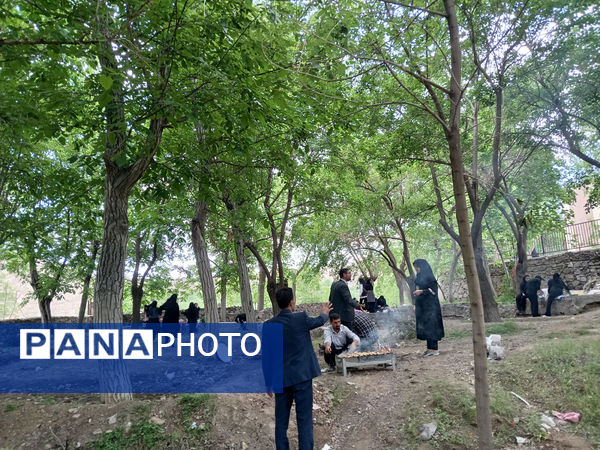 بازدید دانش‌آموزان جعفرآباد از کارگاه گلاب‌گیری روستای «بنابر»