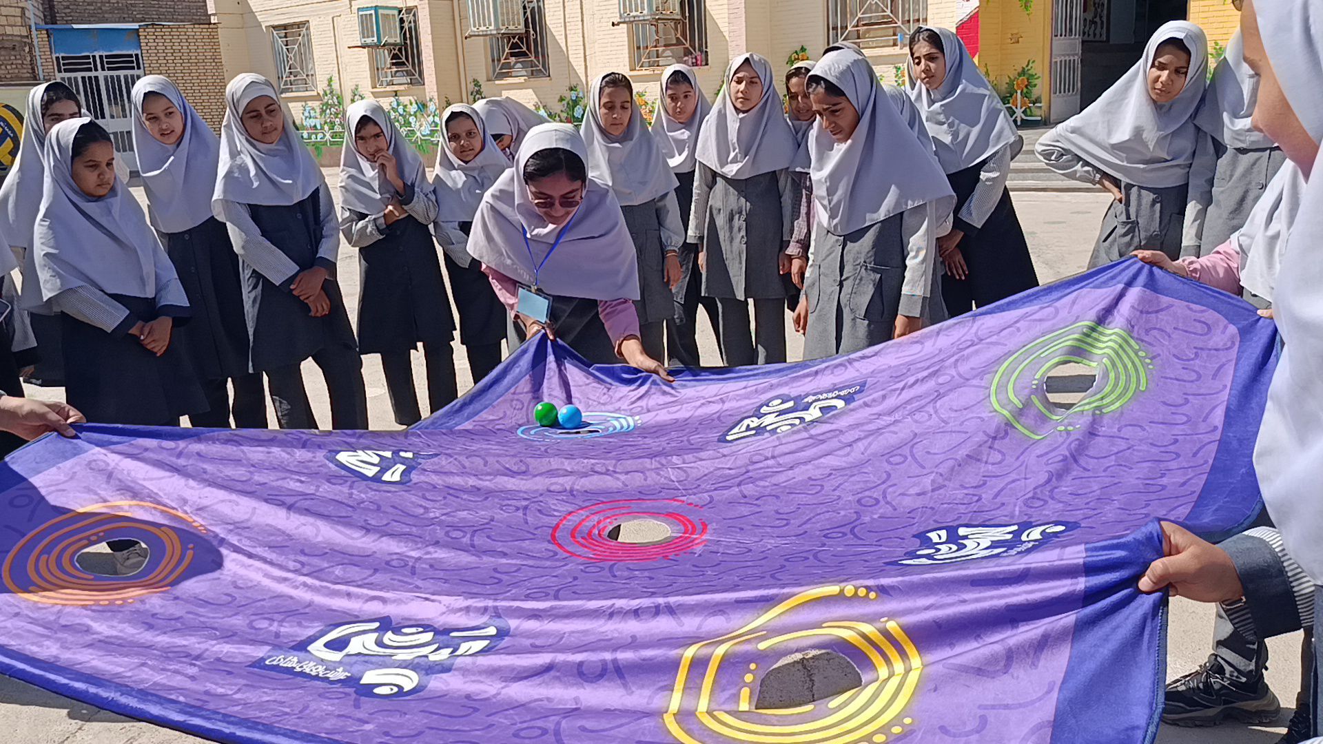 نبض مدارس و محله با «کاروان مهر» کانون عترت خواف 