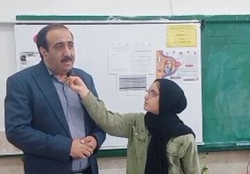 بازدید مدیر آموزش و پرورش خمینی‌شهر از دبستان استقلال در راستای اجرای پروژه مهر و نهضت عدالت آموزشی