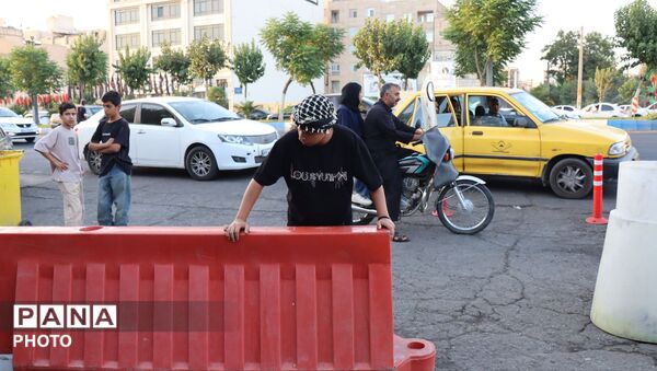 خدمت به زائران آقای شهید ایران 