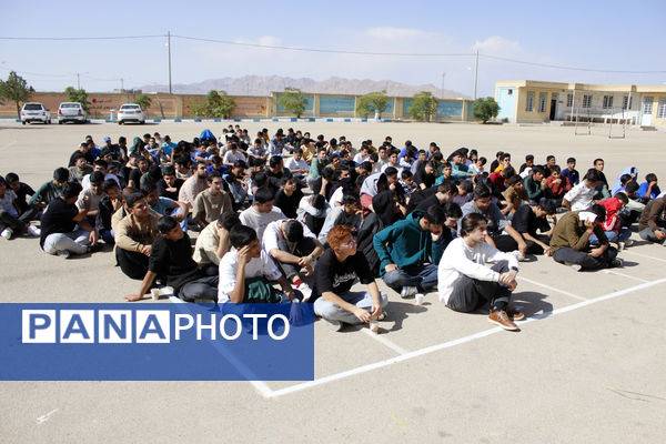 گرامیداشت هفته دفاع مقدس در دبیرستان شریعتی جاجرم