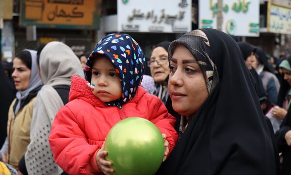 حضور دانش آموزان و جامعه بزرگ فرهنگیان در یوم الله 22 بهمن ماه در پاکدشت 
