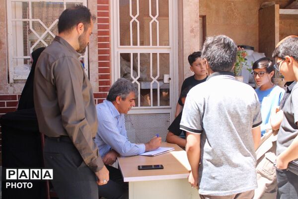 برپایی میز خدمت و ایستگاه پایش سلامتی توسط مراقبین سلامت مدارس