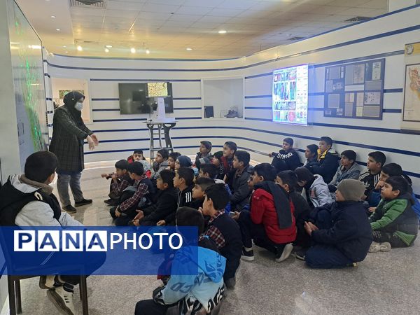 بازدید دانش‌آموزان از پارک موزه علوم زمین مشهد 