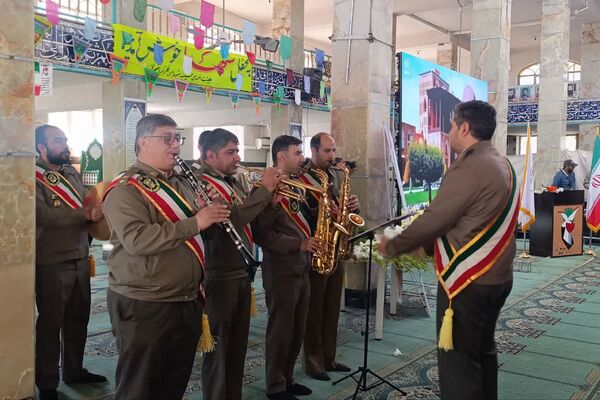 گل‌های سپاس بر مزار قهرمانان شیراز