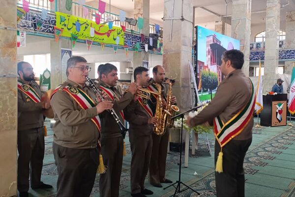 گل‌های سپاس بر مزار قهرمانان شیراز