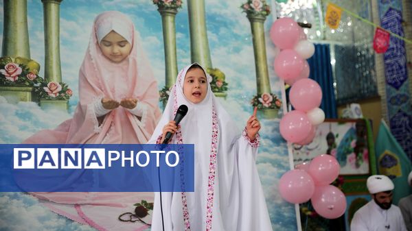 حضور پرشور مکلفین در مصلی بزرگ امام خامنه‌ای(مدظله العالی) با حضور بیش از ۱۰۰۰ هزار دانش‌آموز شهرستان