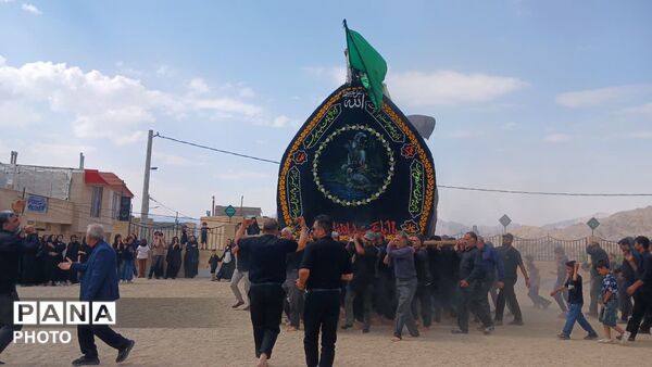 آیین نخل برداری  در محله دشتک سانیج به مناسبت شهادت امام رضا (ع)