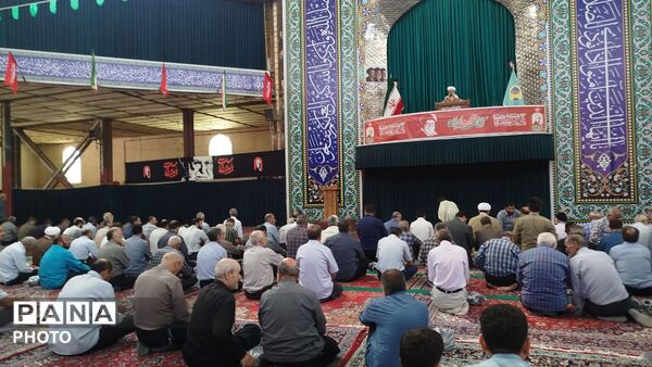 نماز جمعه ملایر؛ شکوه حضور مردم در کنار مسئولان