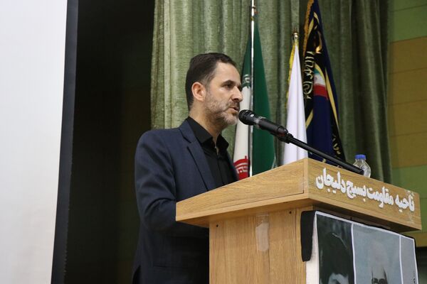 رونمایی از کتاب «وقتی که می‌رسند پسرها، یکی، یکی» در همایش «پدر مقاومت» به مناسبت هفته عفاف و حجاب