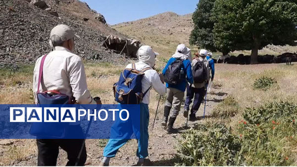 کوه‌پیمایی پیشکسوتان قم در آستانه سالگرد ارتحال حضرت امام(ره)