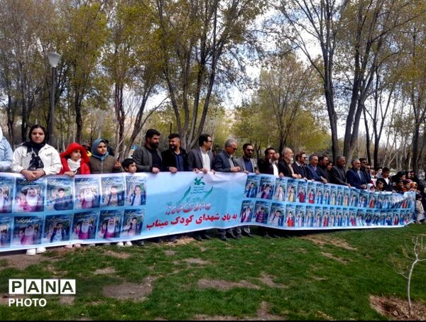 بغض های که از غم شعر می‌شوندو برروی نیمکت‌های آسمانی می‌نشینند 