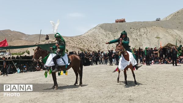 مراسم نمادین تعزیه خوانی در روز عاشورای حسینی در شهر بار نیشابور