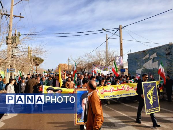 حضور باشکوه مردم کندر در راهپیمایی ۲۲ بهمن