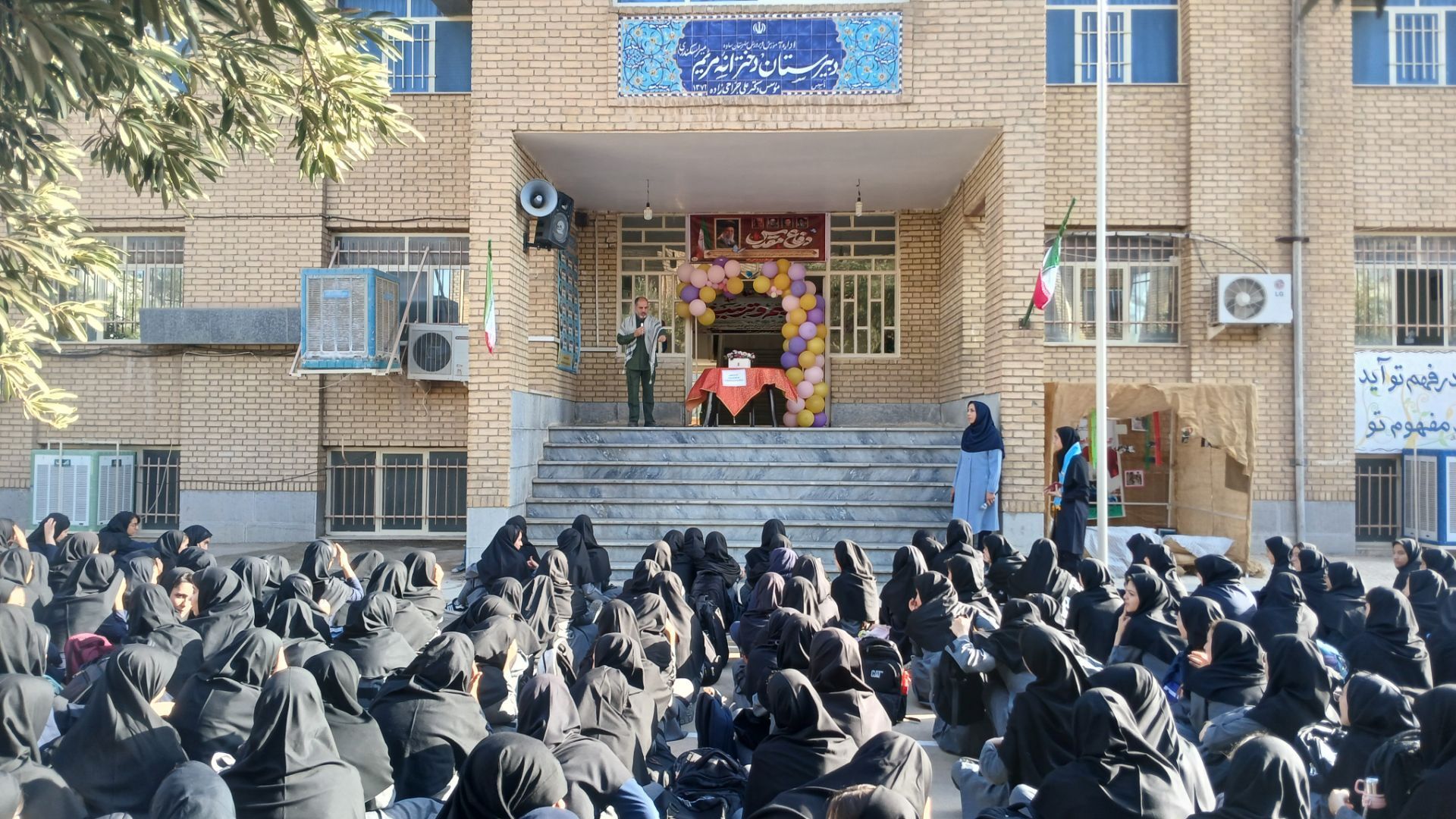 آیین بازگشایی مدارس در ساوه با طنین عطر ایثار و حماسه 