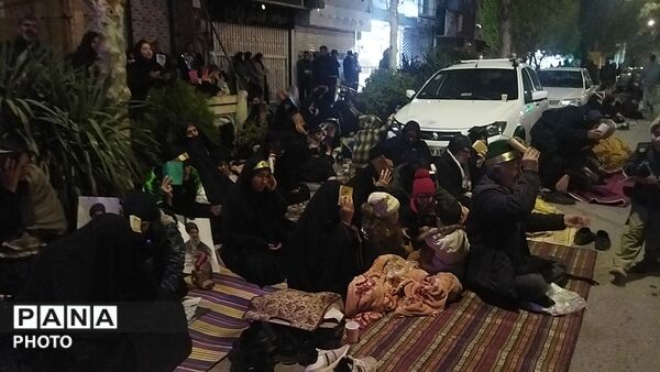نیشابوری ها قرآن ها را به سر گرفتند-۲