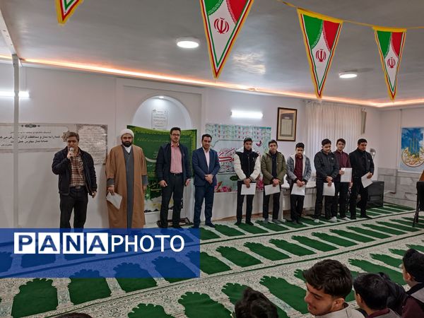 تجلیل از اعضای فعال بسیج دبیرستان نمونه آیت‌الله خامنه‌ای کاشمر