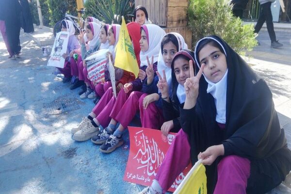 راهپیمایی یوم‌الله ۱۳ابان ماه در شهرستان نیشابور 