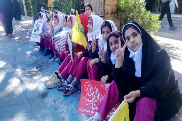 راهپیمایی یوم‌الله ۱۳ابان ماه در شهرستان نیشابور 