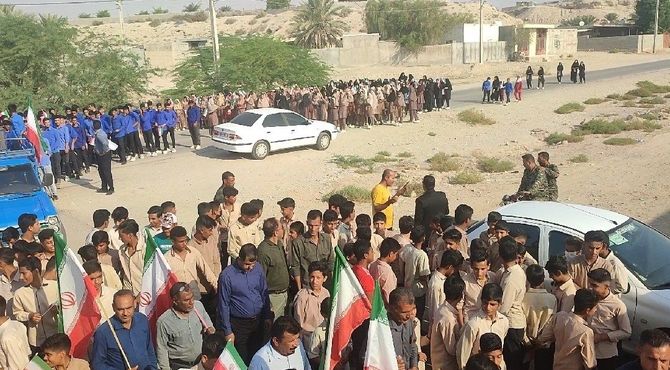 مراسم راهپیمایی روز دانش در مدرسه فروغ رضوان