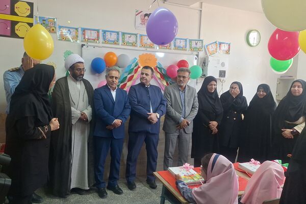 حضور مشاور وزیر آموزش و پرورش گرمابخش محفل شکوفه‌های شیراز