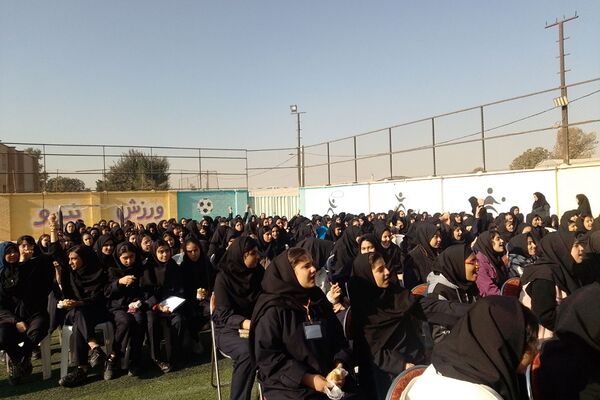 جشن پرشور روز دانش‌آموز در دبیرستان ملوک زندی 