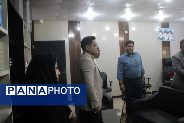 بازدید سرزده نوروزی مدیرکل آموزش و پرورش استان بوشهر از دوایر مختلف اداره‌کل