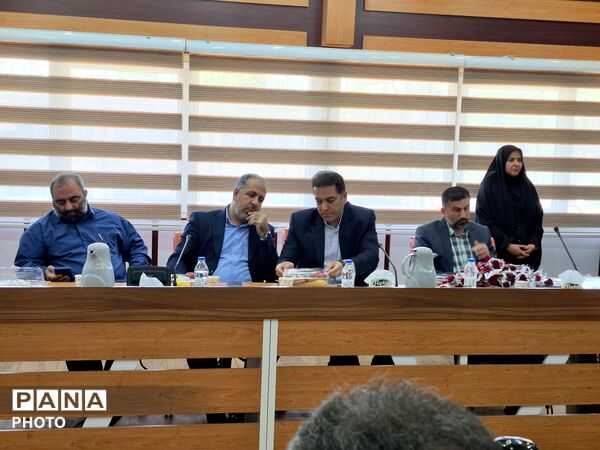 معلمان نمونه در قاب افتخار آموزش و پرورش منطقه ۵
