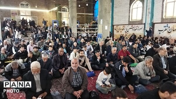 نماز عبادی سیاسی جمعه  همزمان با آغاز هفته بسیج دانش آموزی در مسجد جامع شهرستان نیشابورـ۲