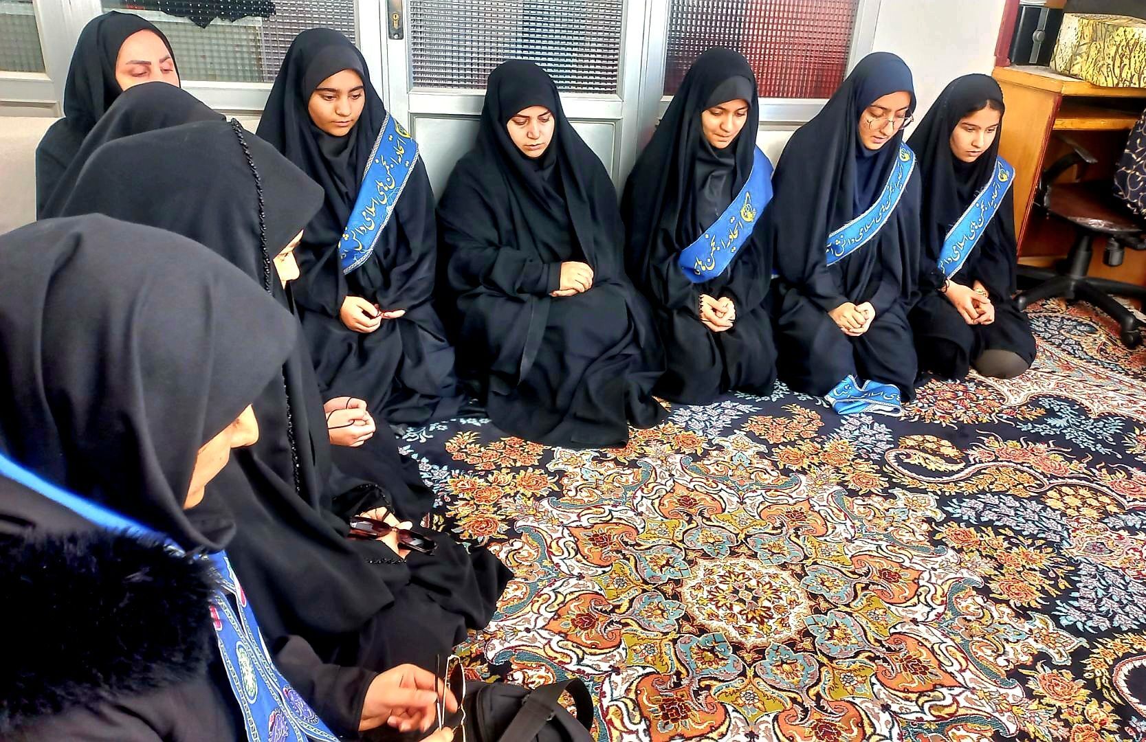 دیدار با خانواده شهید مهدی شعبانی با حضور جمعی از مسئولان فرهنگی و دانش‌آموزان