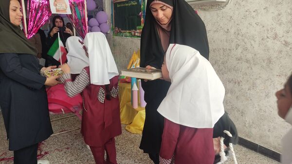 زنگ مهر در مدرسه استقلال نواخته شد