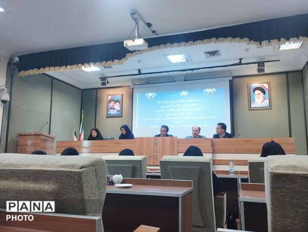 نشست اختصاصی بانوان خلیل‌آباد با معاون سیاسی اجتماعی استانداری خراسان رضوی