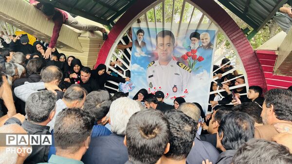 تشییع پیکر شهید ناو دنا «حاج اصغر مسلمی مهنی» در جیرفت