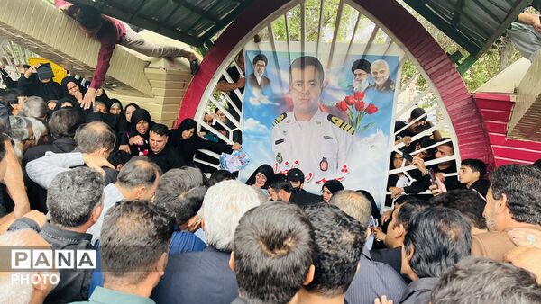 تشییع پیکر شهید ناو دنا «حاج اصغر مسلمی مهنی» در جیرفت