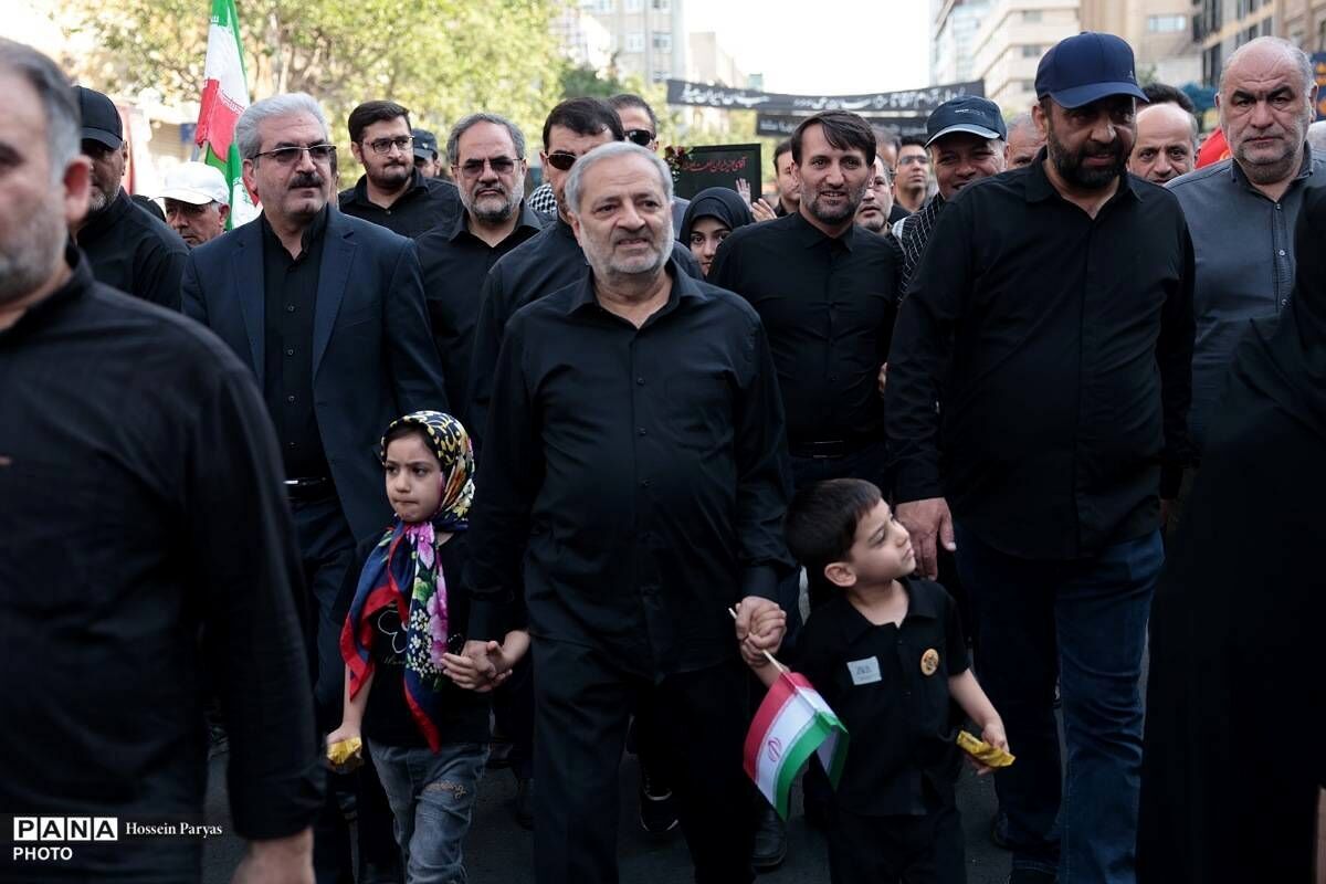حضور وزیر آموزش و پرورش در مراسم تشییع و بدرقه رهبر شهید انقلاب