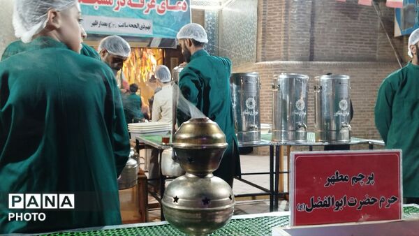 گذری بر غرفه دهه نودی ها و چایخانه حضرت زهرا(س)