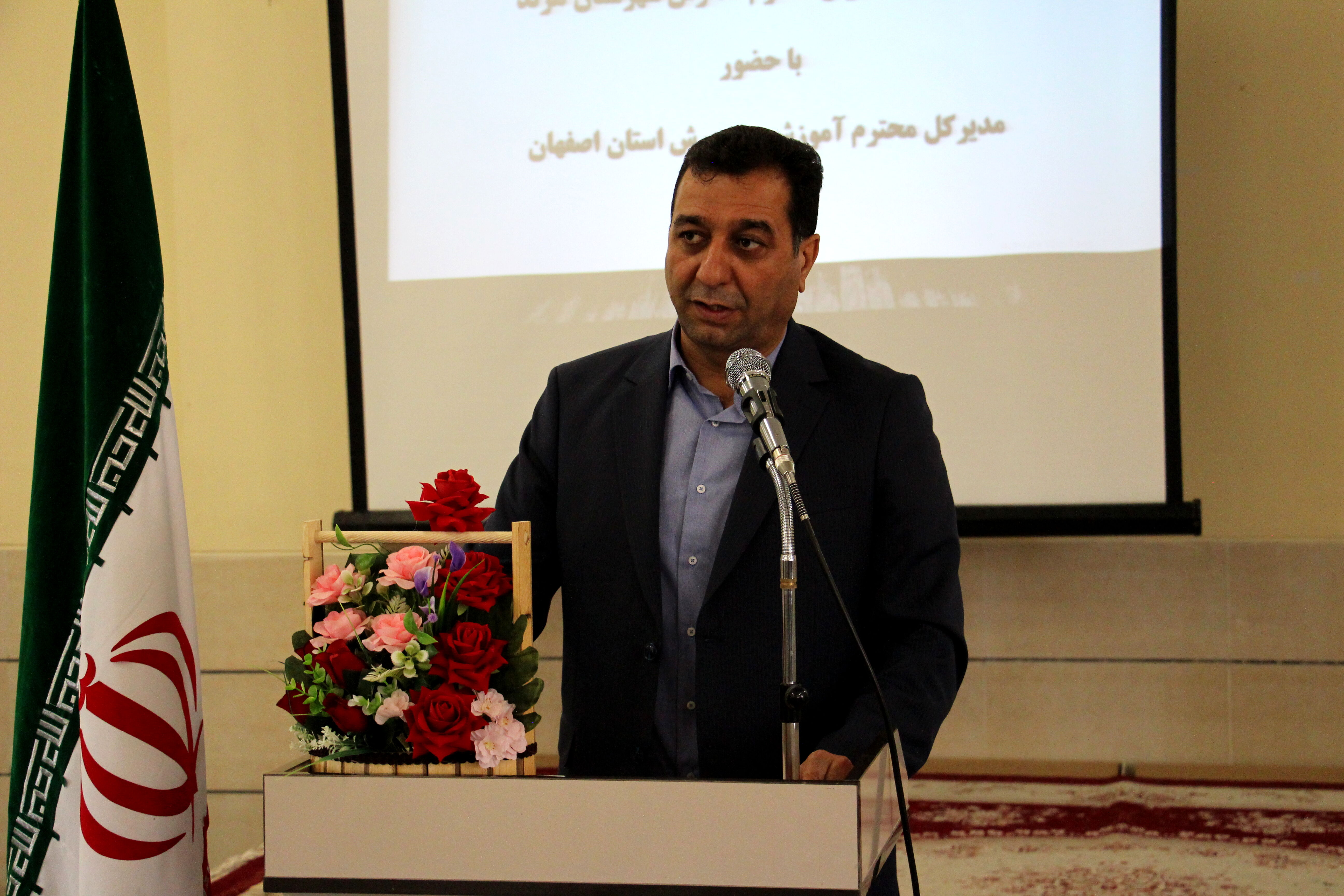 لزوم بهره‌گیری از فناوری‌های نوین در آموزش برای تقویت تفکر انتقادی در دانش‌آموزان